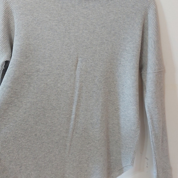 Aritzia TNA thermal cowlneck size XS - Picture 8 of 15